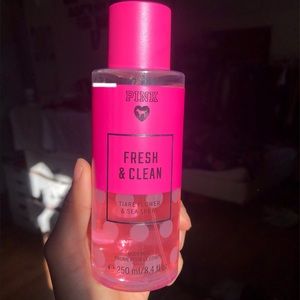 VS Pink Fresh & Clean Body Spray